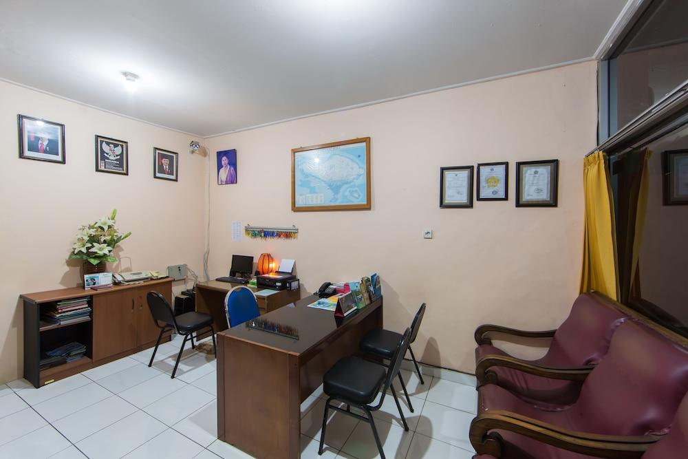 Oyo 3134 Puri Tamu Hotel Jimbaran Екстериор снимка